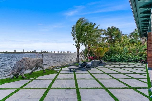 712 Lakeside Circle, North Palm Beach, FL 33408