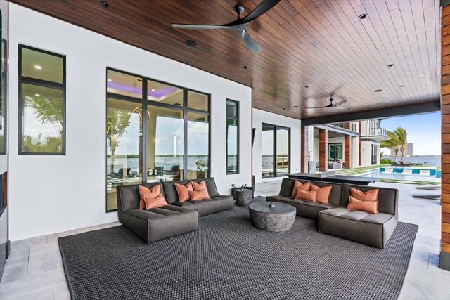 712 Lakeside Circle, North Palm Beach, FL 33408