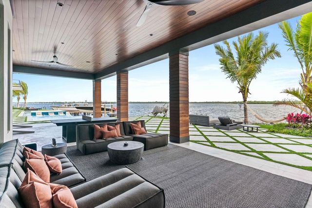 712 Lakeside Circle, North Palm Beach, FL 33408