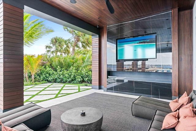 712 Lakeside Circle, North Palm Beach, FL 33408