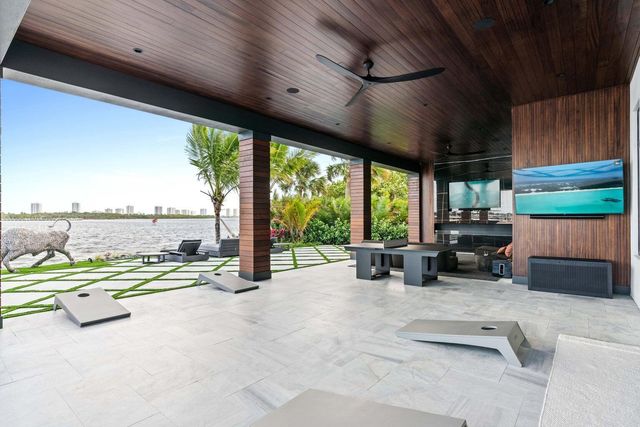 712 Lakeside Circle, North Palm Beach, FL 33408