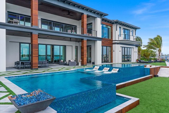 712 Lakeside Circle, North Palm Beach, FL 33408