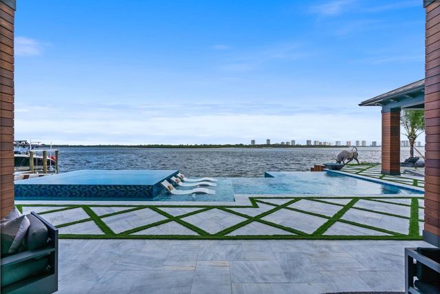 712 Lakeside Circle, North Palm Beach, FL 33408