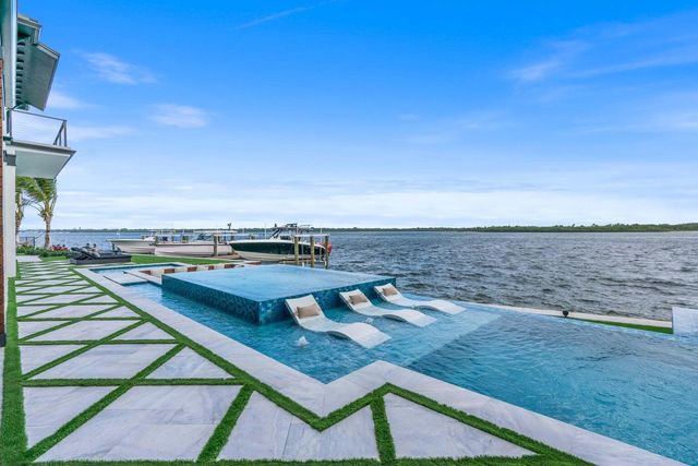 712 Lakeside Circle, North Palm Beach, FL 33408