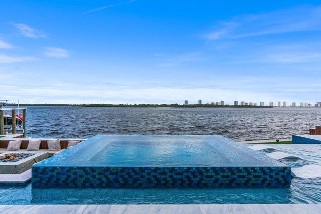 712 Lakeside Circle, North Palm Beach, FL 33408