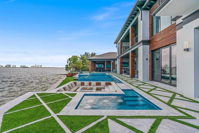 712 Lakeside Circle, North Palm Beach, FL 33408