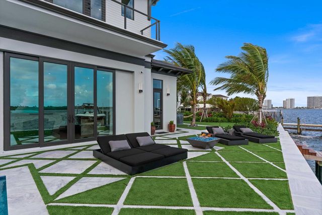 712 Lakeside Circle, North Palm Beach, FL 33408