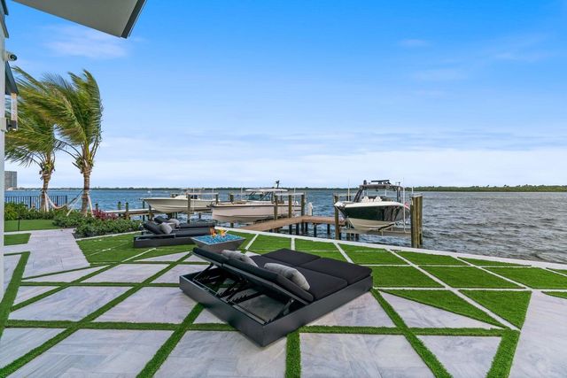 712 Lakeside Circle, North Palm Beach, FL 33408