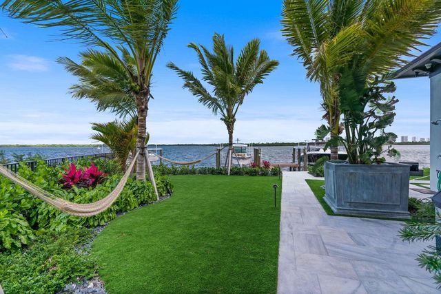 712 Lakeside Circle, North Palm Beach, FL 33408