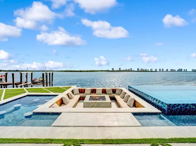 712 Lakeside Circle, North Palm Beach, FL 33408