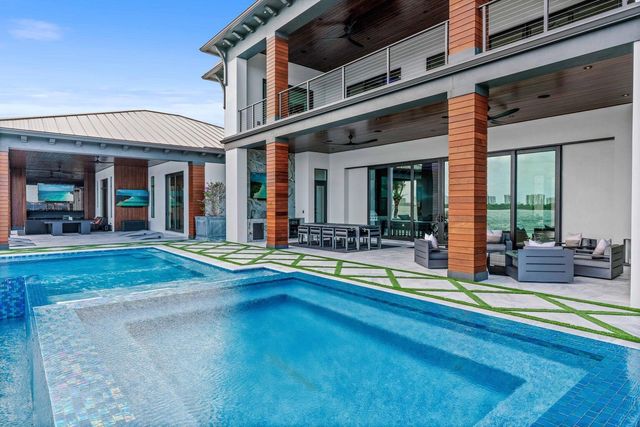 712 Lakeside Circle, North Palm Beach, FL 33408