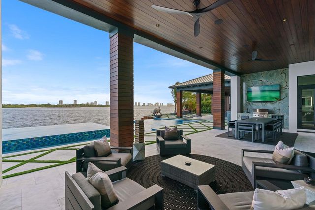 712 Lakeside Circle, North Palm Beach, FL 33408