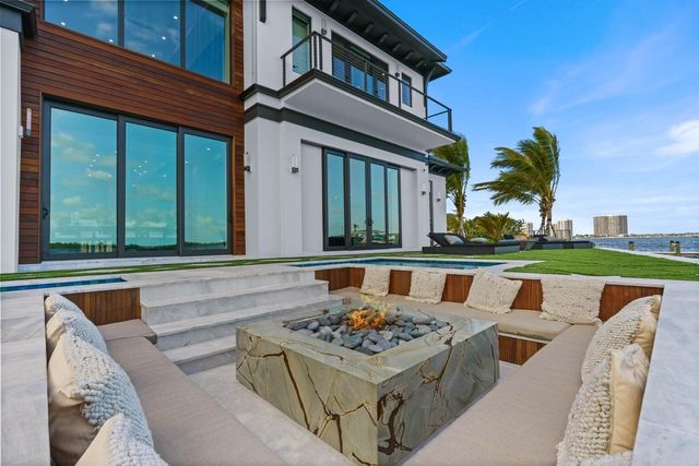 712 Lakeside Circle, North Palm Beach, FL 33408