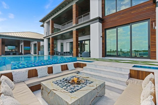 712 Lakeside Circle, North Palm Beach, FL 33408