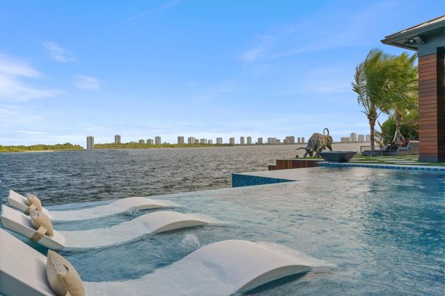 712 Lakeside Circle, North Palm Beach, FL 33408