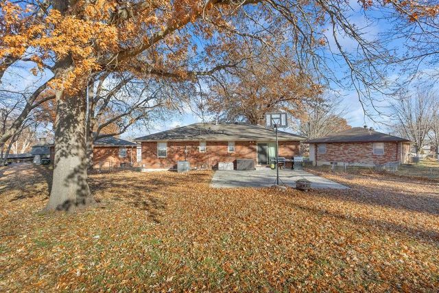 75 Myrna Circle, St Joseph, MO 64506