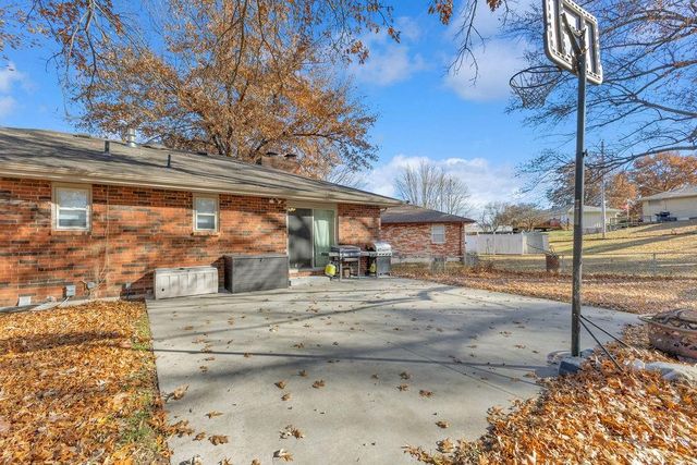 75 Myrna Circle, St Joseph, MO 64506