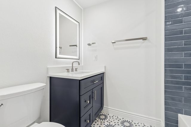 5950 Lindenshire Lane 302, Dallas, TX 75230