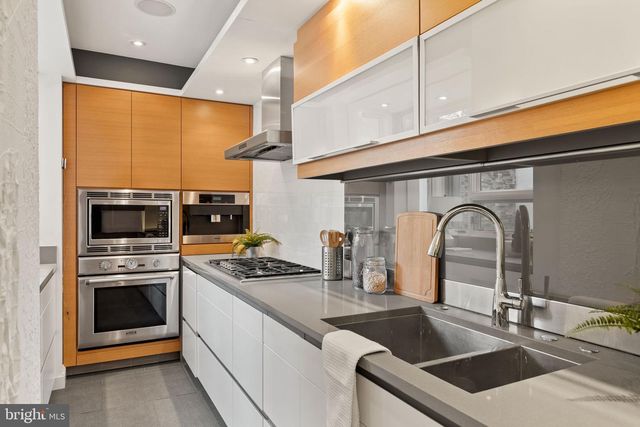 2123 CYPRESS ST, Philadelphia, PA 19103