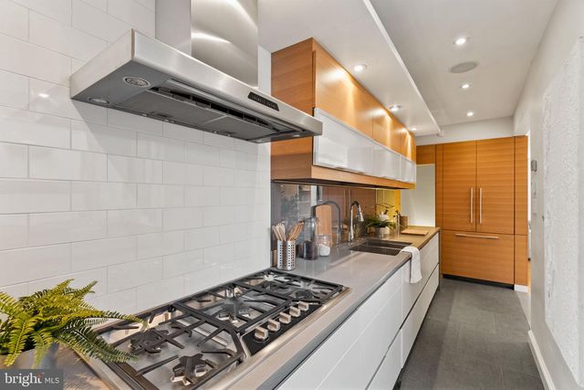 2123 CYPRESS ST, Philadelphia, PA 19103