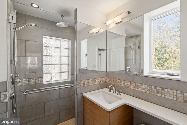 2123 CYPRESS ST, Philadelphia, PA 19103