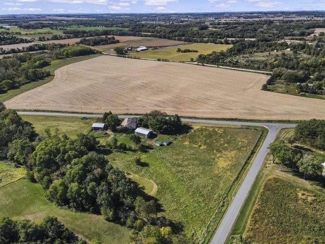 4432 Old Stage Road, Brooklyn, WI 53521