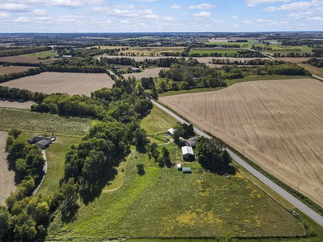 4432 Old Stage Road, Brooklyn, WI 53521