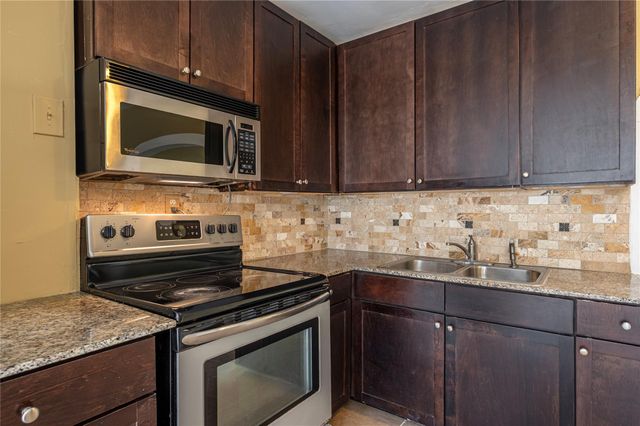 805 Chestnut Street, La Marque, TX 77568