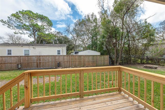 805 Chestnut Street, La Marque, TX 77568