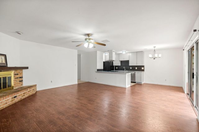 6 Raven Ridge Lane, Spring, TX 77380