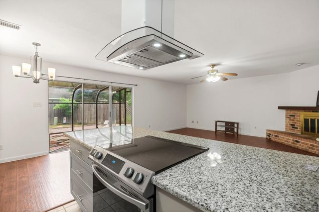 6 Raven Ridge Lane, Spring, TX 77380