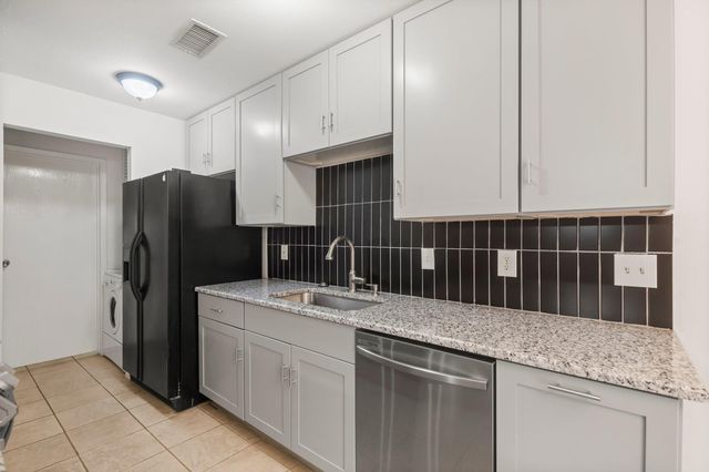 6 Raven Ridge Lane, Spring, TX 77380