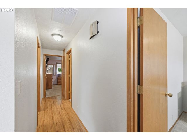 430 S 37TH Pl, Springfield, OR 97478