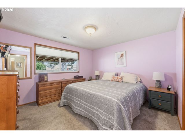 430 S 37TH Pl, Springfield, OR 97478
