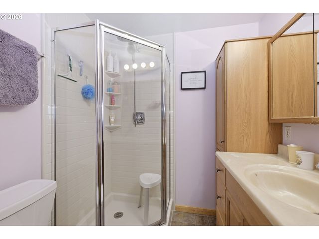 430 S 37TH Pl, Springfield, OR 97478