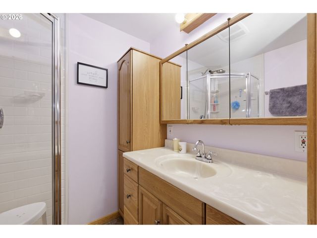430 S 37TH Pl, Springfield, OR 97478
