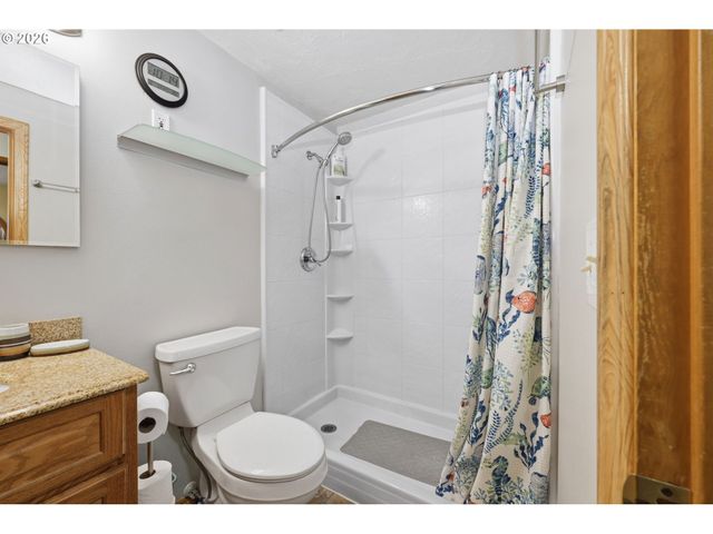 430 S 37TH Pl, Springfield, OR 97478
