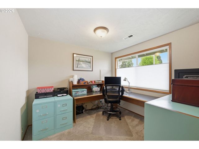 430 S 37TH Pl, Springfield, OR 97478
