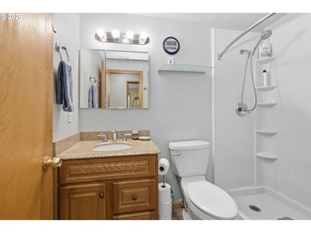 430 S 37TH Pl, Springfield, OR 97478