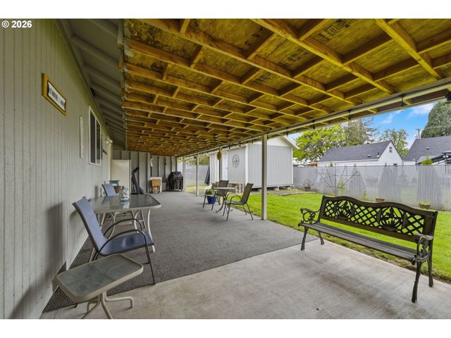 430 S 37TH Pl, Springfield, OR 97478
