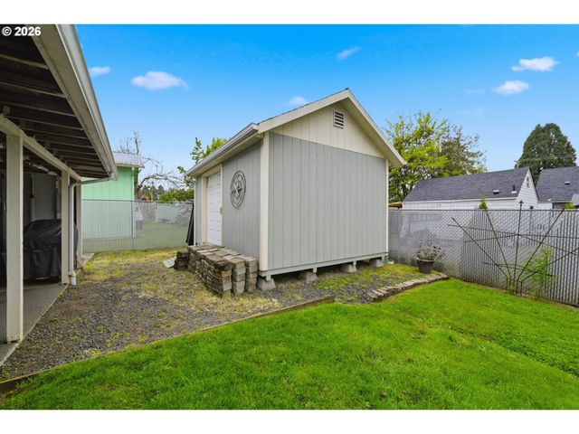 430 S 37TH Pl, Springfield, OR 97478
