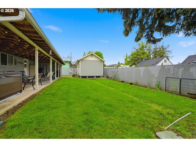 430 S 37TH Pl, Springfield, OR 97478