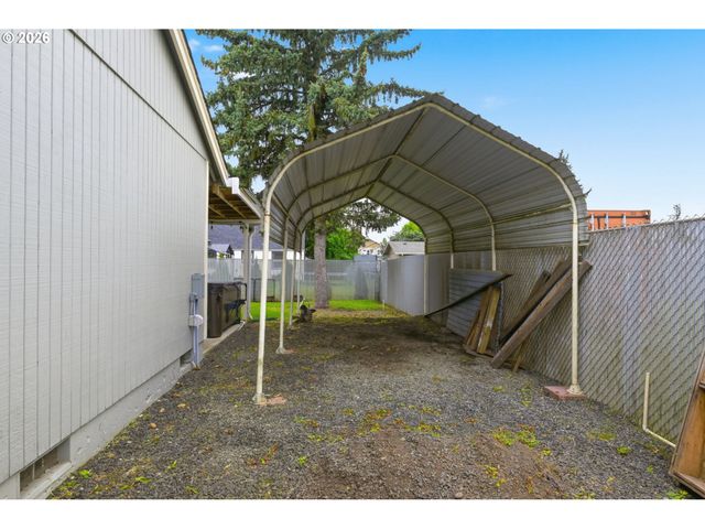 430 S 37TH Pl, Springfield, OR 97478