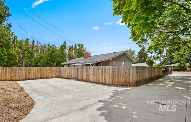 7308 W Maxwell Dr, Boise, ID 83704