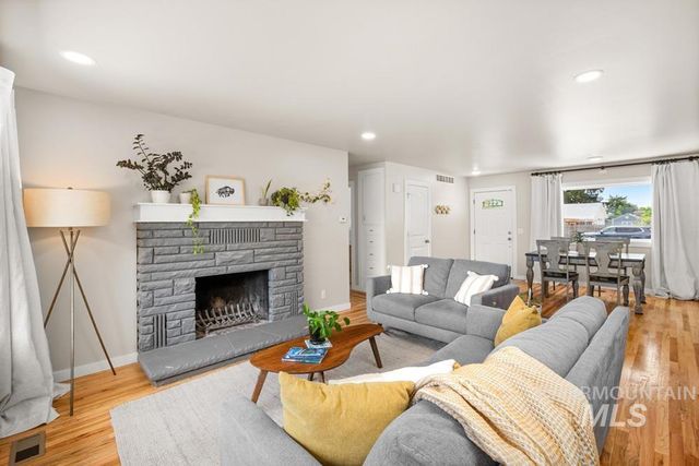 7308 W Maxwell Dr, Boise, ID 83704
