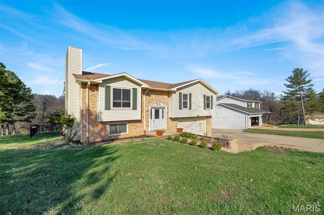 5051 Lancelot Lane, High Ridge, MO 63049