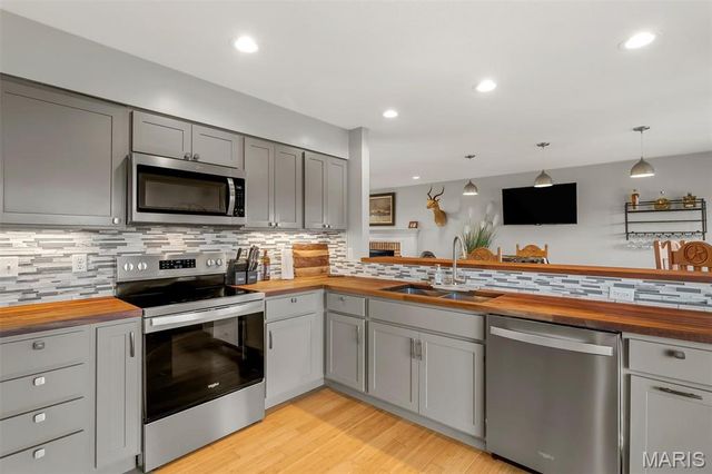 5051 Lancelot Lane, High Ridge, MO 63049