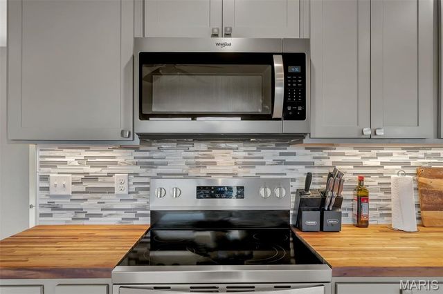 5051 Lancelot Lane, High Ridge, MO 63049