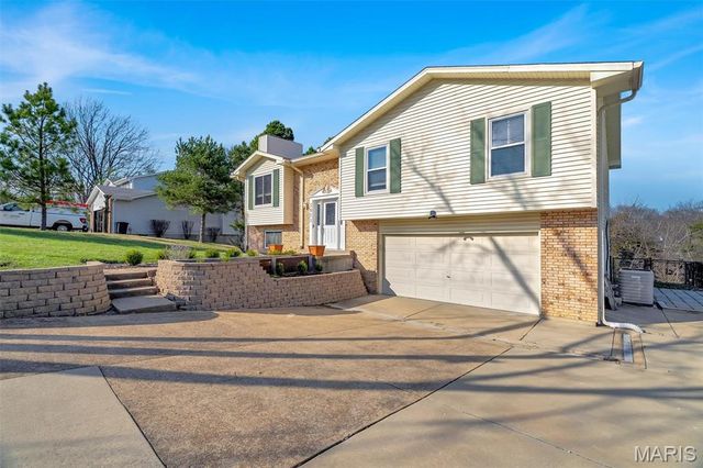 5051 Lancelot Lane, High Ridge, MO 63049