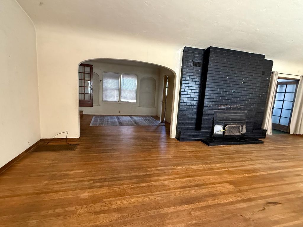 Image 14 of property listing at 2240 N Van Ness Boulevard, Fresno, CA 93704